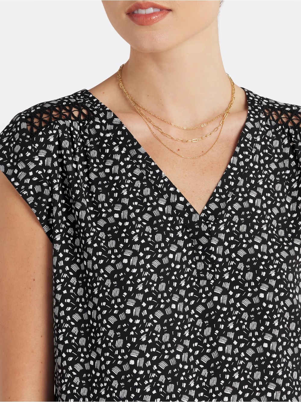 Daniel Rainn Black and White V-Neck Cap Sleeve Printed Blouse - Picture 3 of 9